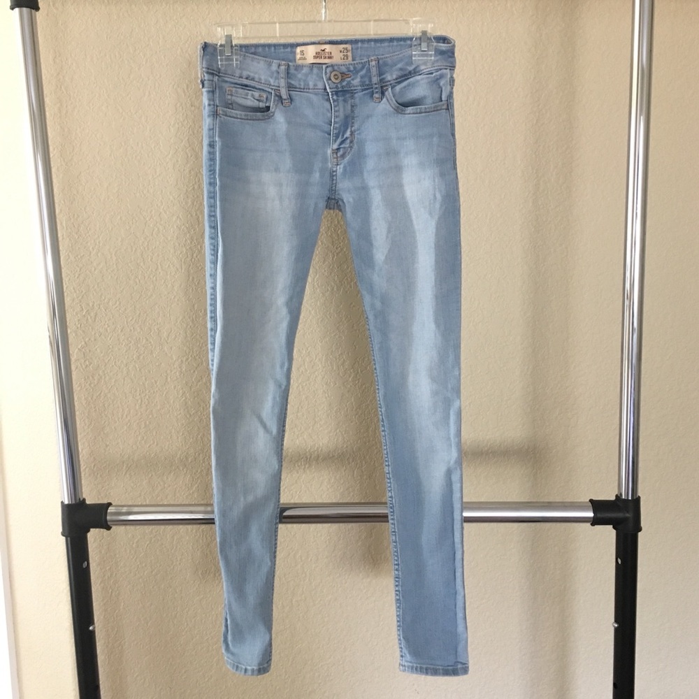 Light wash hollister jeans (size: 5R)